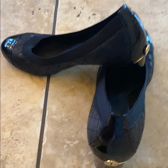 Tory Burch black leather quilted heels - Picture 3 of 8